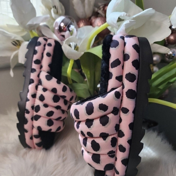 UGG Womens Maxi Slide Cheetah Print Pink Scallop size8 new - Picture 2 of 10